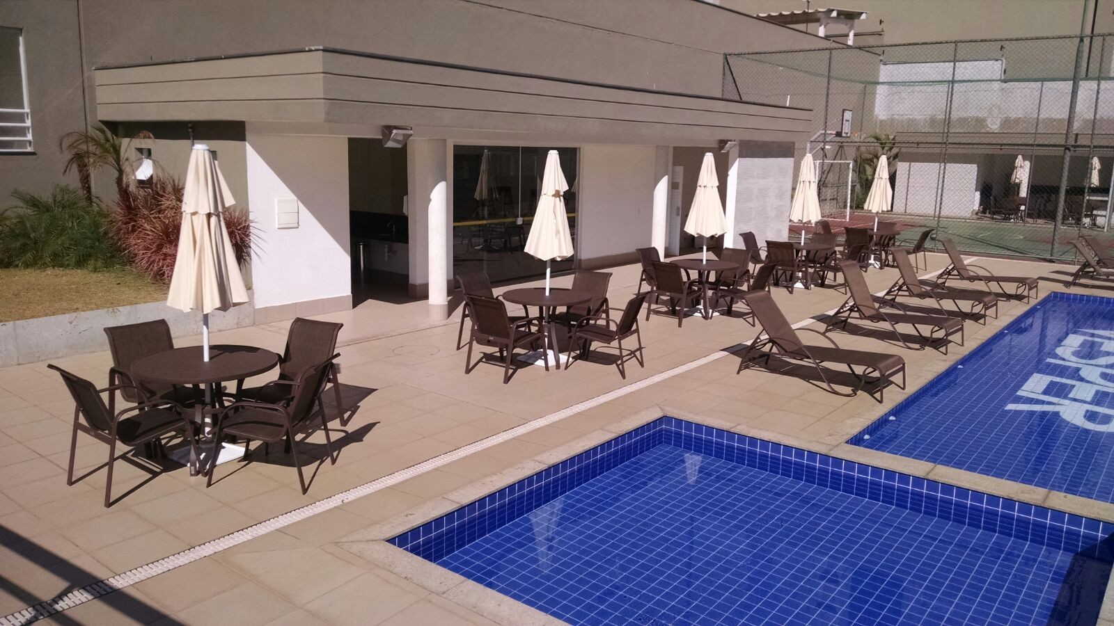 Móveis para piscina de hotel
